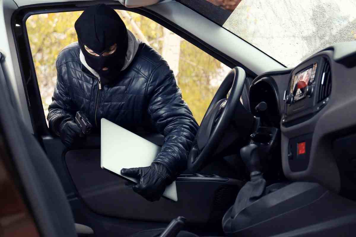 ladro macchine trucco